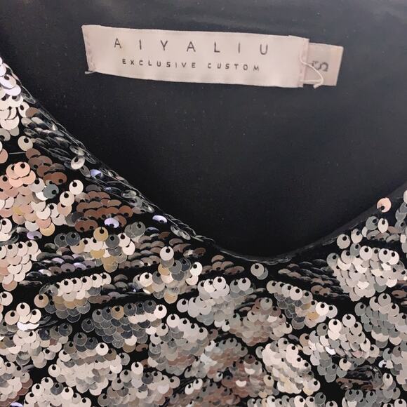 AiyaLiu Women's Sequined Metalic T-shirt (S) - Picture 4 of 4